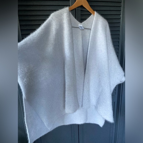 Fuzzy open poncho (New without tags!) - Picture 5 of 8